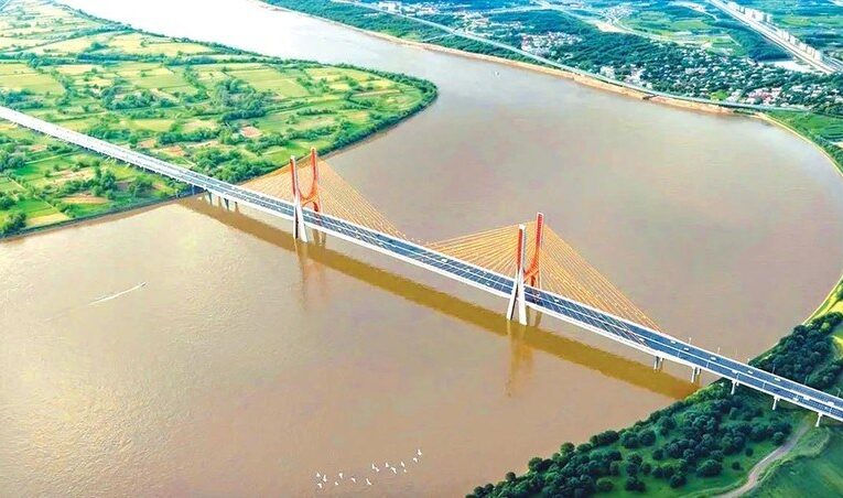 Cầu Vân Phúc hơn 3.400 tỷ đồng là công trình vượt sông Hồng nối Hà Nội với tỉnh Vĩnh Phúc cũ