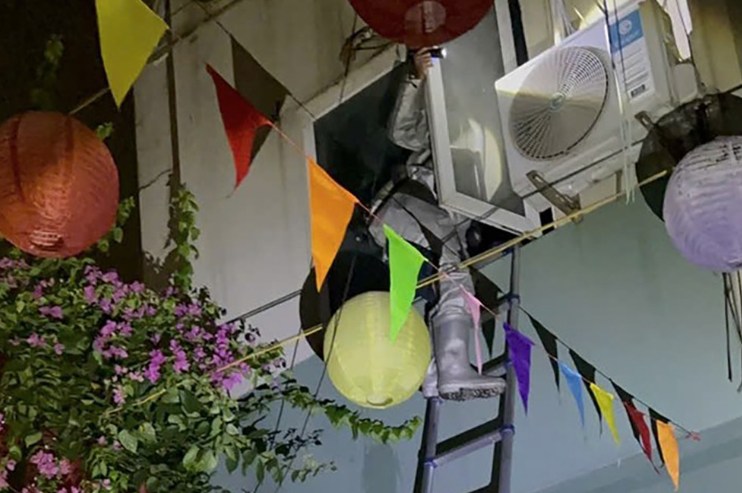 GIẢI CỨU 3 NGƯỜI MẮC KẸT TRONG CĂN NHÀ 5 TẦNG BỊ C-HÁY Ở HÀ NỘI