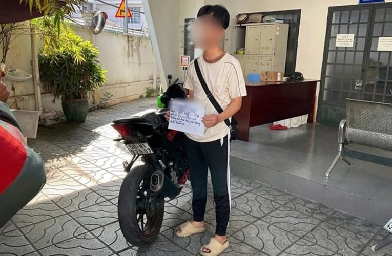 Thả 2 tay để múa khi lái mô tô, thanh niên bị tịch thu phương tiện