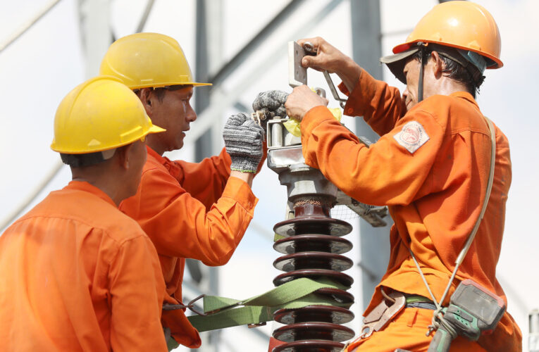 Liên quan đến phản ánh của hộ dân có hoá đơn tiền điện 3 tháng giống hệt nhau, Điện lực đã kiểm tra và so sánh số liệu từ thiết bị đo, kết quả cho thấy chỉ là trùng hợp ngẫu nhiên.