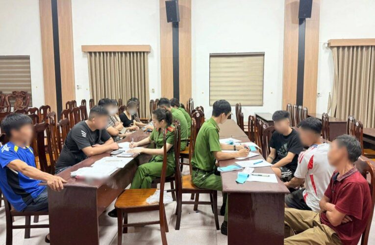 Công an phường Việt Trì xử lý nghiêm các điểm trông giữ xe trái phép tối 2/9