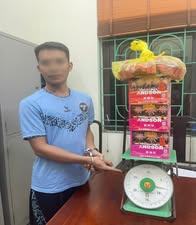 Công an xã Vĩnh An – Vĩnh Hưng bắt quả tang đối tượng buôn bán trái phép p-háo n-ổ 