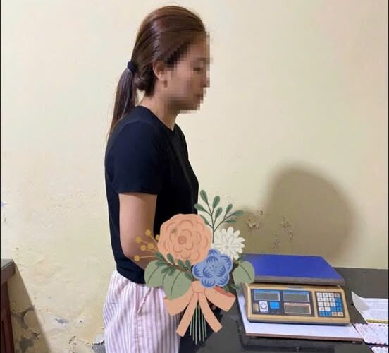 bắt người bị giữ trong trường hợp khẩn cấp đối với Phạm Thị Phượng (sinh năm 1990, trú tại xã Yên Lạc, tỉnh Phú Thọ) về hành vi mua bán trái phép chất ma túy.
