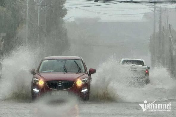 Thời tiết ‘dị thường’: Bão số 12 có thể hình thành, không khí lạnh dồn dập, miền Trung mưa lớn