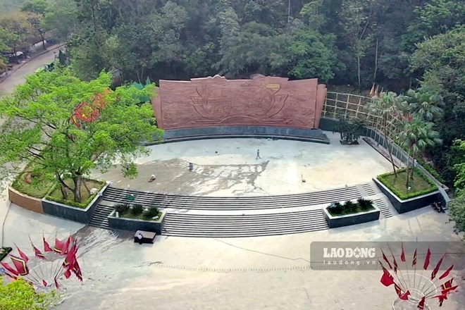 Bí thư Tỉnh ủy Phú Thọ yêu cầu công trình Tượng đài Chủ tịch Hồ Chí Minh ở Khu Di tích lịch sử Đền Hùng phải hoàn thành trước Giỗ Tổ Hùng Vương năm sau.