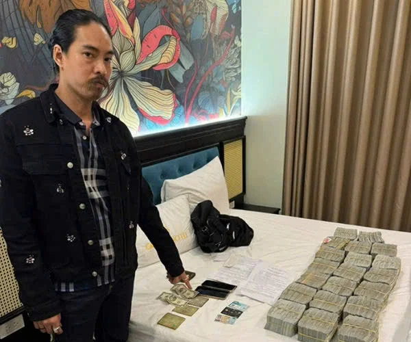 Con dàn cảnh cướp hơn 2,2 triệu USD của mẹ