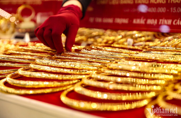 Sau cơn sốt, giá vàng giảm tới 12 triệu đồng/lượng: Có còn xuống thêm?