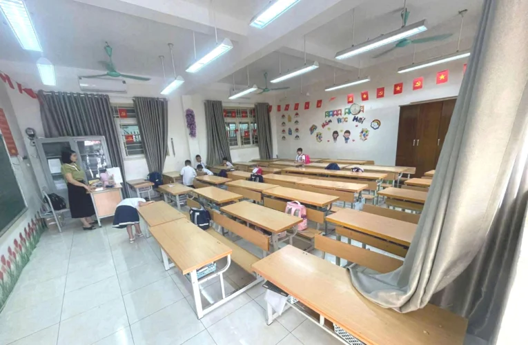 Vụ thịt ôi, trứng hỏng vào trường: Phụ huynh đồng loạt cho con nghỉ học