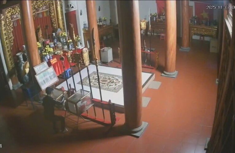 Công an xã Tam Hồng bắt giữ đối tượng tr.ộm c.ắp tiền công đức.