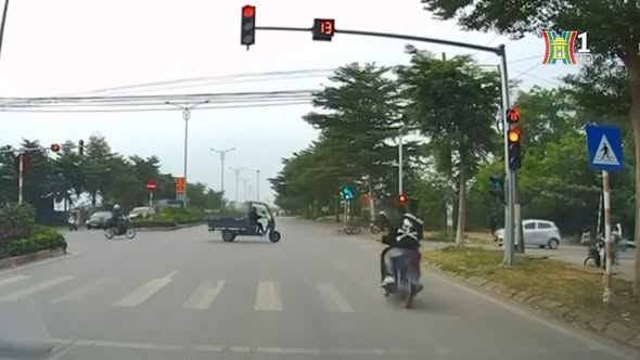 Xe máy vượt đèn đỏ gây TN giao thông Ngã tư Thôn Thống Nhất – Bá Hiến