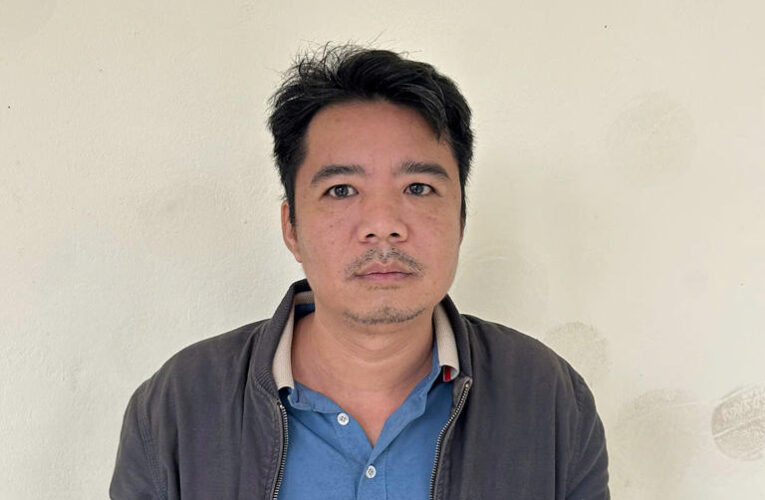 Chém vỡ đầu bạn vì bị chê “chưa có vợ”