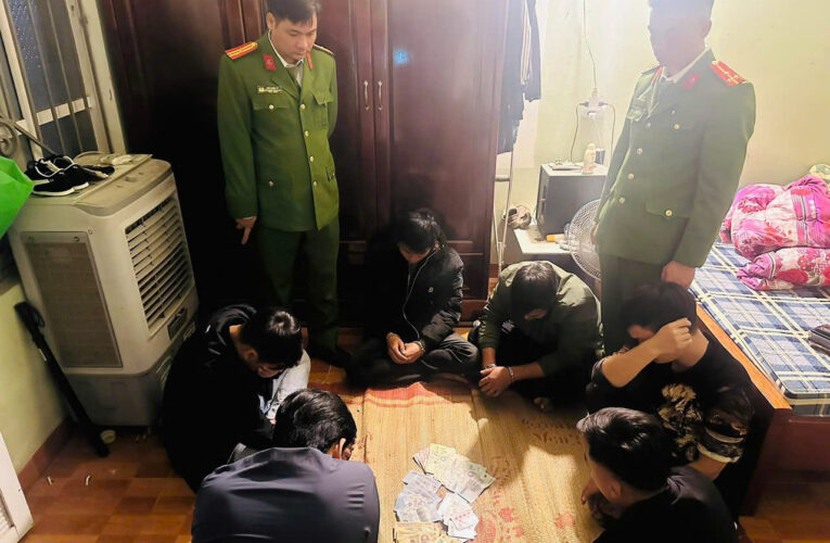 Bắt quả tang 5 đối tượng chơi “liêng” ăn tiền ở Phú Thọ