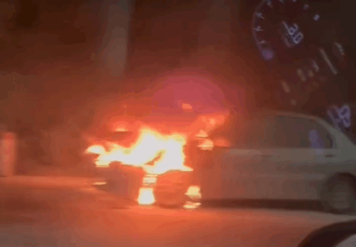 [VIDEO[ Cháy ô tô tại dốc Cun