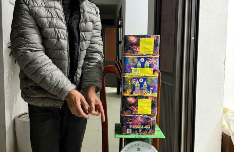 Công an phường Vĩnh Phúc bắt quả tang đối tượng tàng trữ trái phép