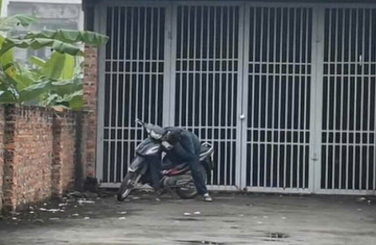 Hà Thạch Cũ Phát Hiện Người Đàn Ông Tử Vong Khi Đang Ngồi Trên Xe Máy