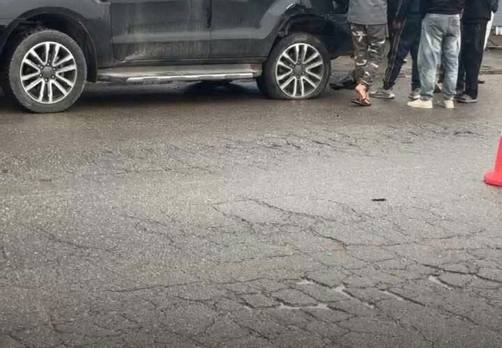 Tại tuyến đường Nguyễn Tất Thành (đoạn qua khu vực Đức Cung, phường Xuân Hòa) đã xảy ra vụ va chạm giao thông giữa hai xe ô tô gồm một Honda CR-V và một Ford Everest