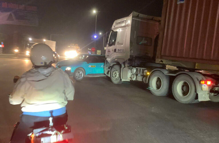 Trạm thu phí Quất Lưu vừa xong